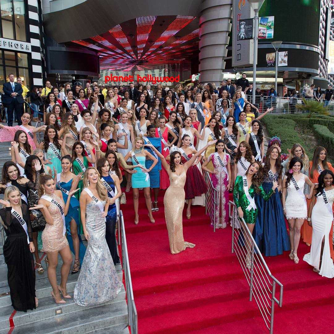 The 2015 Miss Universe candidates with the reigning Miss Universe Paulina Vega from Colombia (Instagram/missuniverse)