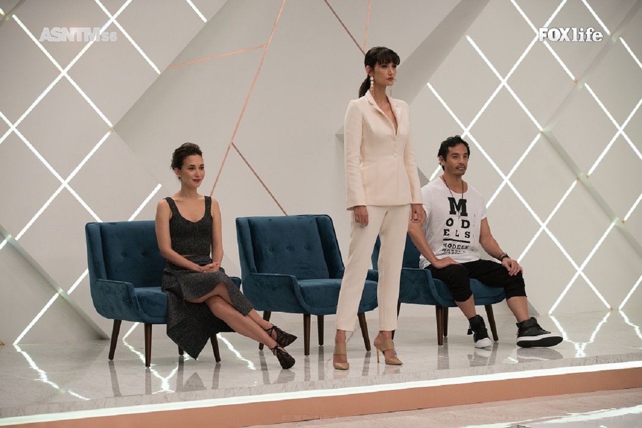 Celina Jade, host Cindy Bishop and creative director Yu Tsai on the judging panel for AsNTM6 Episode 1